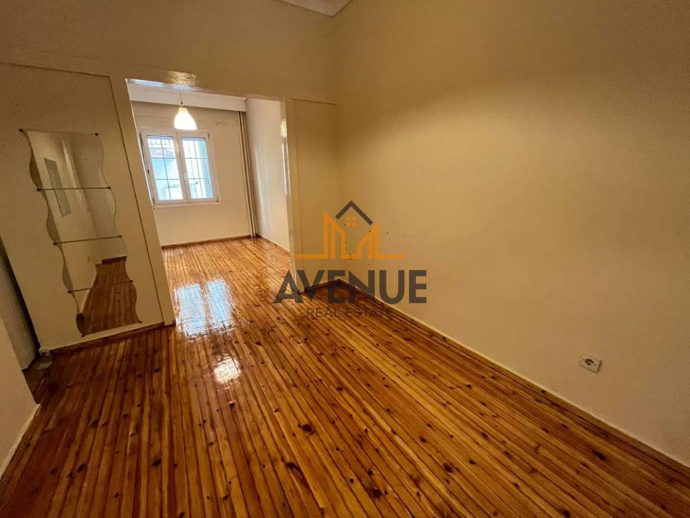 תמונת סטודיו, נאווארינו - גונרי, סלוניקי למכירה (0)