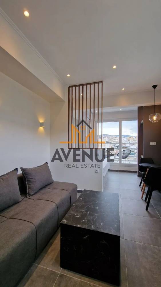 תמונת סטודיו, ברדאריס - כיכר הדמוקרטיה למכירה (0)