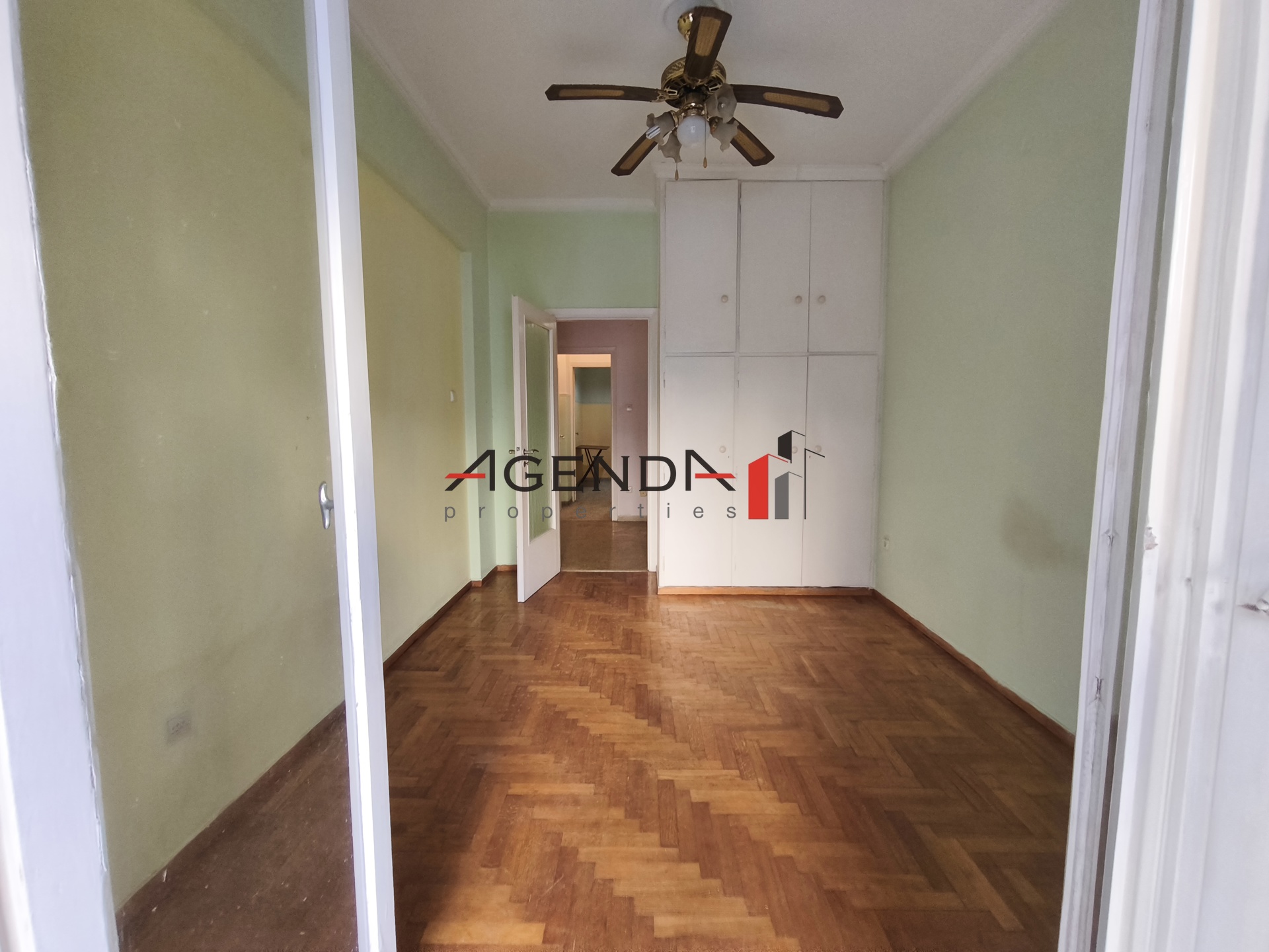 תמונת סטודיו, ויקטוריה, אתונה למכירה (0)