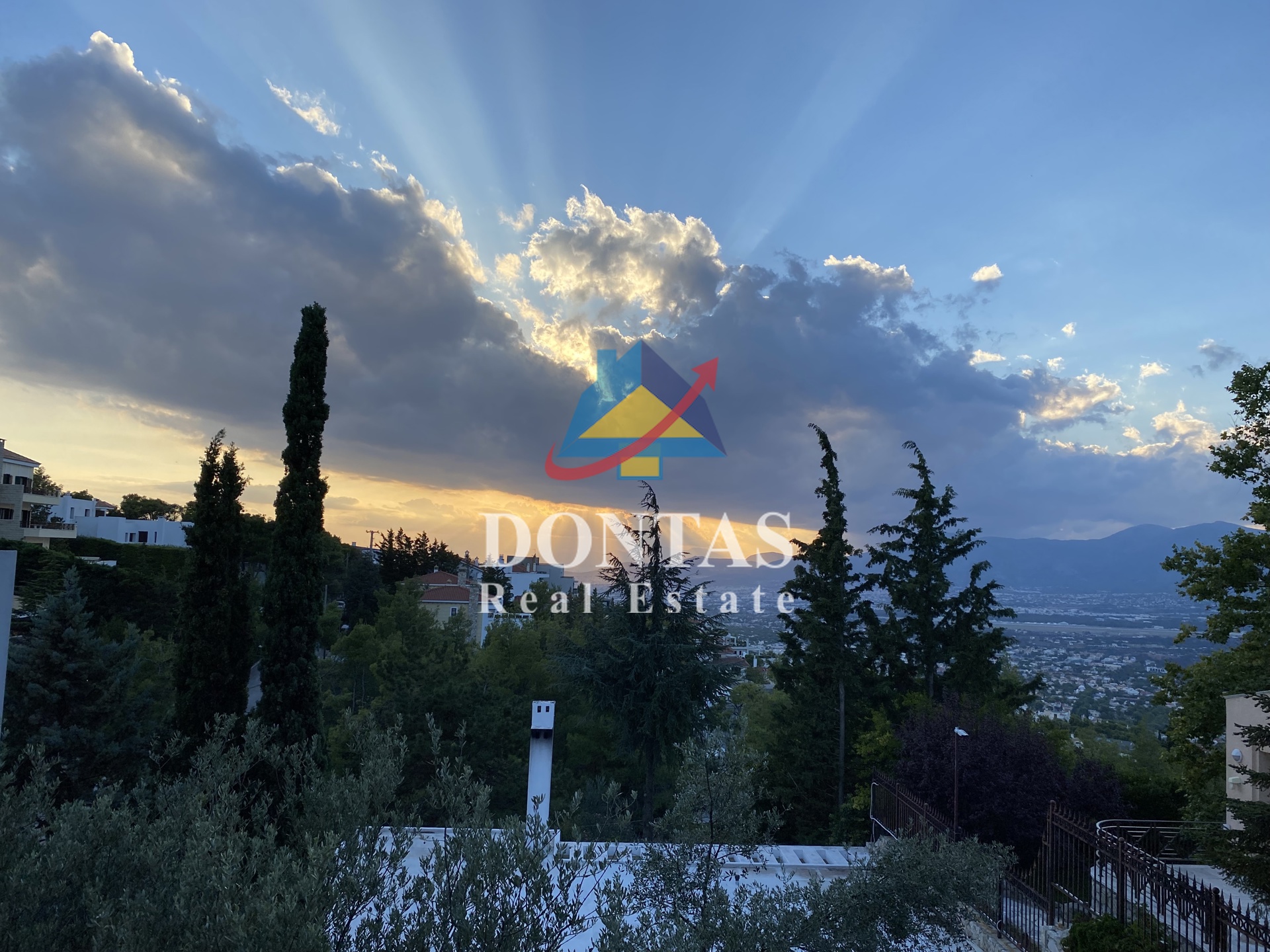 תמונת בית פרטי, נאה אריטאריה, קיפיסיה למכירה (0)